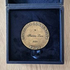 Medaille des Roberto Sorrentino Prize von Professor Fabian Lurz
